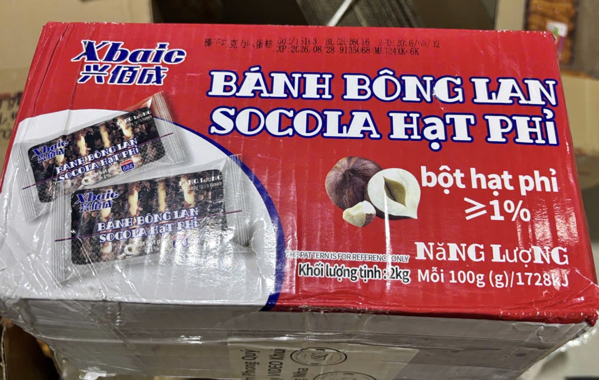 Thùng bánh bông lan socola hạt phỉ 2kg